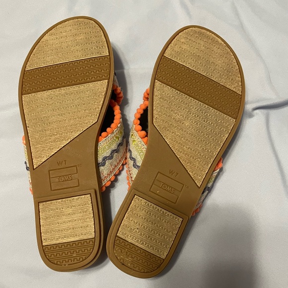 Toms Sandals Size 7 - Picture 5 of 6